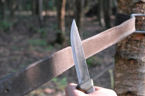 sharpen knife with leather belt