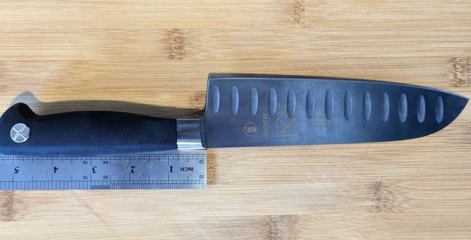 Handle of Mercer culinary genesis 7” santoku knife